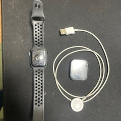Applewatch 5 44mm Nikeモデルの画像