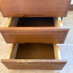 小さいチェストの画像