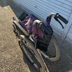 名古屋市内お届け無料車椅子アルミブレーキ付き座面40センチの画像