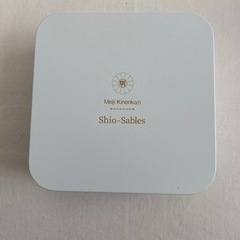 お菓子の空き缶箱
の画像