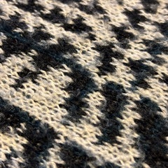 ③JEANASIS チェック柄セーターの画像