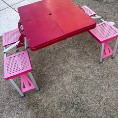アウトドア 折り畳みテーブル チェア一体 レッドの画像