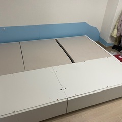 コンセント付きダブルベッドフレームの画像