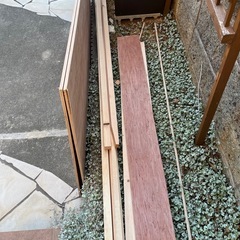 コンパネ　900mm×1800mm厚さは12mm ２枚 KD赤松垂木　35×35  2M  4本　 廃材その他の画像