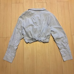 ⑥ZARA  クロップド丈 ワイシャツ Mサイズの画像