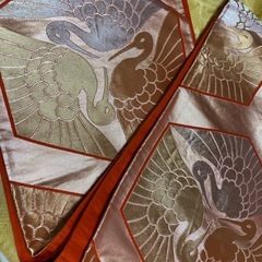 向かい鶴紋　袋帯いかがでしようか。らの画像