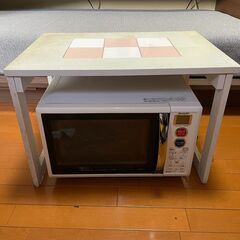 レンジラック、小さなテーブルの画像