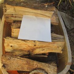 広葉樹乾燥薪、５かご2000円（重さ１１０ｋｇ）長さ３５ｃｍ前後、太さ不揃い、薪ストーブの画像