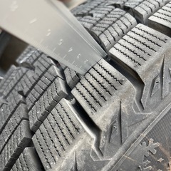 バリ溝　スタッドレスタイヤ225/65/17 suv車　2024年製の画像