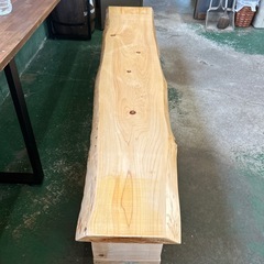 天然ヒノキ天板の手作りベンチの画像