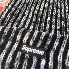希望日時コメント必須🧡supremeニット帽の画像