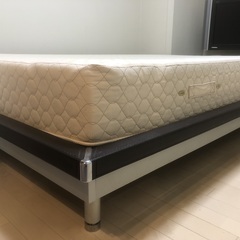 ダブルベッドの画像