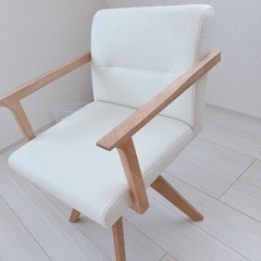 ★2脚セット★新品/完成品★回転式ダイニングチェア 北欧 天然木 ホワイト PVCレザー 肘付 食卓椅子 無垢の画像