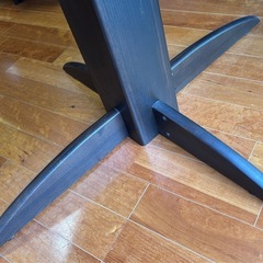 リビング　ダイニング半丸テーブルの画像