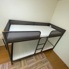 IKEA TUFFING 2段ベッド＋マットレス2枚付の画像