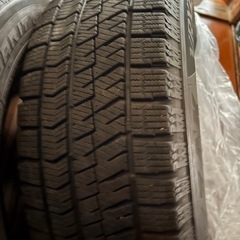 バリ溝 215/65R16 ブリヂストンVRX2 スタッドレスタイヤホイールセット 2022年製造 4本の画像