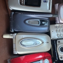 値段交渉できます。ジャンクガラケーの画像