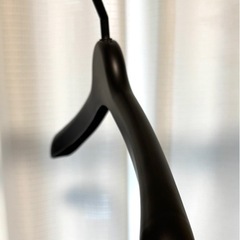 黒ハンガー7本　肩丸みアリ　フック回転可動式プラスチック製の画像