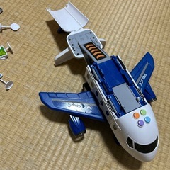 ポリス飛行機　音なり　光るの画像