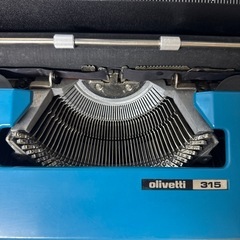オリベッティ　タイプライター　の画像