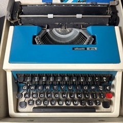 オリベッティ　タイプライター　の画像