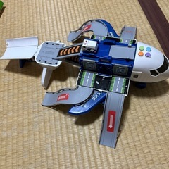 ポリス飛行機　音なり　光るの画像