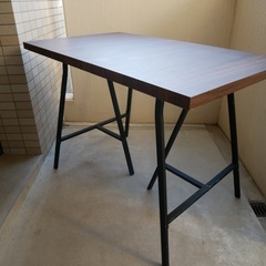 木目調ダイニングテーブルの画像