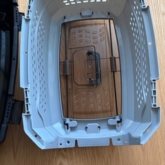 カインズ(CAINZ) ペットハウスにもなるツインドアキャリー M 幅39cm 奥行57cm 高さ33cm ペッツワン Pet’sOne 扉が外せる IATA基準対応 猫 犬 ケース ハードクレートの画像