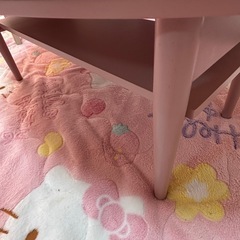 テーブル　ピンクの画像