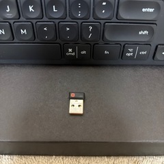 ワイヤレスキーボードとマウスの画像