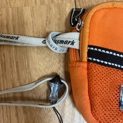 デジタルカメラポーチ　小物入れ　首掛けストラップ　クッション性あり　オレンジの画像