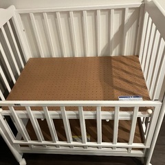 カトージ　ベビーベッドの画像