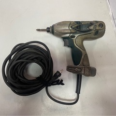 HITACHI　日立　HiKOKI　ハイコーキ　12㎜　インパクトドライバ　WH12VD　電動ドライバ　無段変速　電動工具　現場　作業　ライト付フック搭載　稼働確認済　中古　①の画像