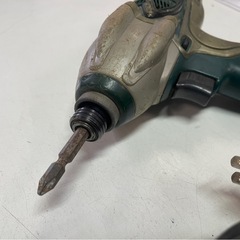 HITACHI　日立　HiKOKI　ハイコーキ　12㎜　インパクトドライバ　WH12VD　電動ドライバ　無段変速　電動工具　現場　作業　ライト付フック搭載　稼働確認済　中古　①の画像