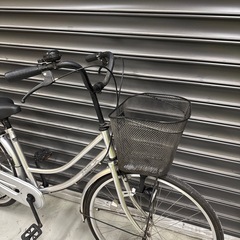 26インチ　シルバー自転車の画像