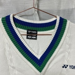 YONEX Vネック ケーブル編みウェアの画像