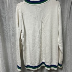 YONEX Vネック ケーブル編みウェアの画像