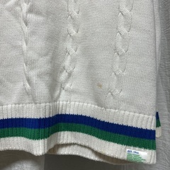 YONEX Vネック ケーブル編みウェアの画像