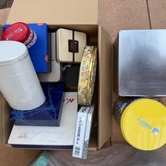 空き缶や空き箱の画像