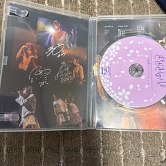 まなみのりさ「満員になったら、、、」色紙にサイン入りDVDにはサイン無し。の画像