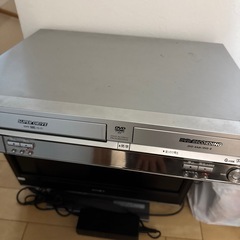 TVとDVD ANDビデオテーブデッキの画像