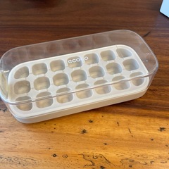 新品未使用　製氷皿 シリコン 製氷器 大容量 28個取り 蓋付き アイストレー 冷蔵庫専用 氷触れずに簡単に取り出す アイストレイ 水漏れ防止 収納ボックスの画像