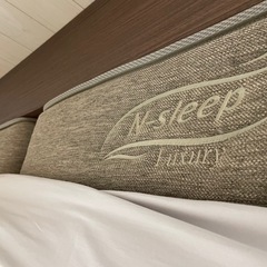 ニトリ　Nスリープ Luxury
(クイーン)＋ベッドフレーム　の画像