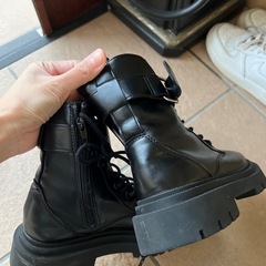 ZARAキッズブーツの画像
