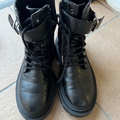 ZARAキッズブーツの画像