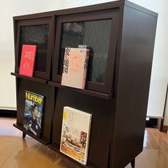 フラップ扉付き収納チェストの画像