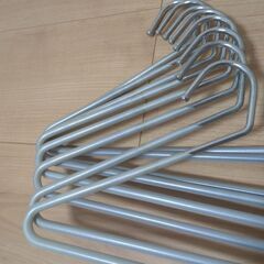 ニトリ　スラックスハンガー　8本セットの画像