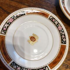 オリエンタルな雰囲気のカップ、ソーサー（お取り引き中）の画像