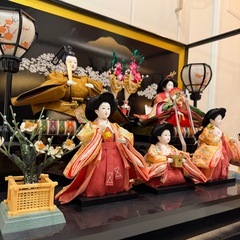 雛人形 オルゴール機能付き2段 5人飾 の画像