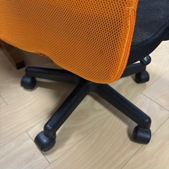 キャスター付き椅子の画像